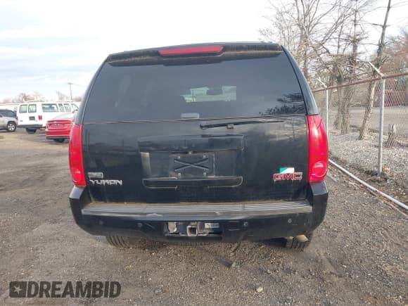 ✅ 2011 GMC Yukon SLT • VIN: 1GKS2CE09BR167201 • Lot: 43694427. Listed on IAAI with 159,329 mi. Free auction sales archive from the USA and detailed vehicle history report at DreamBid. Image 16.