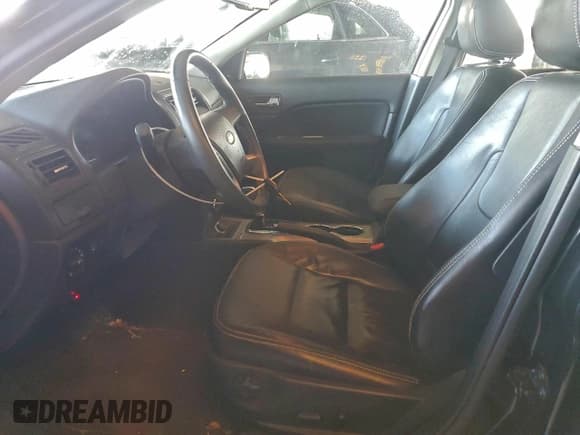 ✅ 2010 Ford Fusion Hybrid • VIN: 3FADP0L30AR133285 • Лот: 94795225. Опубликован ранее на Copart с пробегом 63 801 миль. Бесплатный доступ к архиву аукционных продаж из США и подробный отчёт об истории автомобиля на DreamBid. Изображение 7.