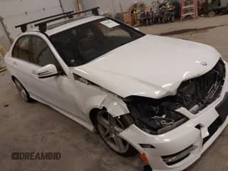 ✅ 2013 Mercedes-Benz C 300 Sport • VIN: WDDGF8AB5DR243841 • Лот: 43684826. Опубликован ранее на IAAI с пробегом 148 442 миль. Бесплатный доступ к архиву аукционных продаж из США и подробный отчёт об истории автомобиля на DreamBid. Изображение 1.