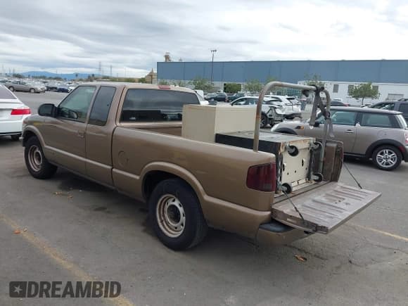 ✅ 2002 Chevrolet S-10 LS • VIN: 1GCCS195728208179 • Лот: 43357760. Опубликован ранее на IAAI с пробегом 219 187 миль. Бесплатный доступ к архиву аукционных продаж из США и подробный отчёт об истории автомобиля на DreamBid. Изображение 3.
