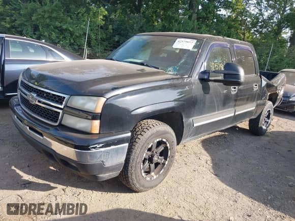 2006 Chevrolet Silverado 1500 LT1 with VIN 2GCEK13T961224456, listed as a IAAI auction lot 42579052 with 230,000 mi miles and . Bid and sale history available at DreamBid. Image 2.