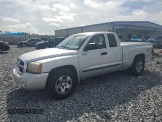 ✅ 2005 Dodge Dakota • VIN: 1D7HW52N25S260781 • Лот: 71846035. Опубликован ранее на Copart с пробегом 191 094 миль. Бесплатный доступ к архиву аукционных продаж из США и подробный отчёт об истории автомобиля на DreamBid. Изображение 1.