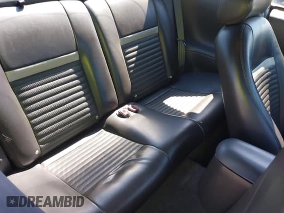 ✅ 2004 Ford Mustang Premium Mach 1 • VIN: 1FAFP42R14F170143 • Lot: 42059333. Wystawiony na IAAI z przebiegiem 141 778 mil. Bezpłatny archiwum sprzedaży aukcyjnych z USA i szczegółowy raport historii pojazdu na DreamBid. Zdjęcie 8.