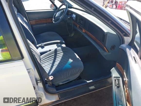 ✅ 1995 Buick LeSabre Custom • VIN: 1G4HP52L5SH533111 • Lot: 42086587. Wystawiony na IAAI z przebiegiem 233 365 mil. Bezpłatny archiwum sprzedaży aukcyjnych z USA i szczegółowy raport historii pojazdu na DreamBid. Zdjęcie 5.