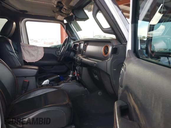 ✅ 2020 Jeep Gladiator Mojave • VIN: 1C6JJTEG0LL202422 • Lot: 41199747. Listed on IAAI with 51,503 mi. Free auction sales archive from the USA and detailed vehicle history report at DreamBid. Image 5.