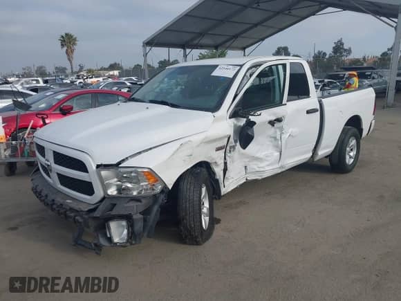 2018 Ram 1500 Tradesman z VIN 1C6RR6FT4JS188715, wystawiony jako IAAI lot #42540172 z przebiegiem 119 185 mil mil oraz . Historia ofert i sprzedaży dostępna na DreamBid. Obrazek 2.