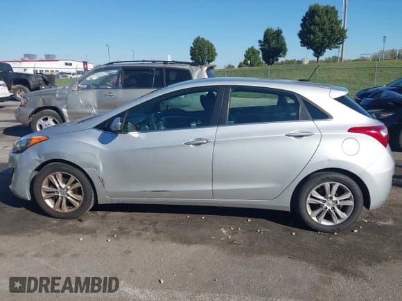 ✅ 2014 Hyundai Elantra • VIN: KMHD35LH8EU189953 • Lot: 43415981. Listed on IAAI with 145,878 mi. Free auction sales archive from the USA and detailed vehicle history report at DreamBid. Image 14.