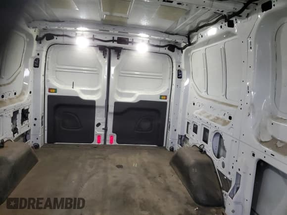 ✅ 2015 Ford Transit Cargo • VIN: 1FTNE1YM8FKB30030 • Lot: 83671964. Wystawiony na Copart z przebiegiem 117 430 mil. Bezpłatny archiwum sprzedaży aukcyjnych z USA i szczegółowy raport historii pojazdu na DreamBid. Zdjęcie 10.