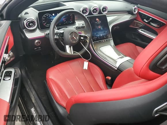 ✅ 2024 Mercedes-Benz CLE 300 • VIN: W1KMJ4HB1RF004067 • Lot: 86732044. Wystawiony na Copart z przebiegiem 5 039 mil. Bezpłatny archiwum sprzedaży aukcyjnych z USA i szczegółowy raport historii pojazdu na DreamBid. Zdjęcie 8.