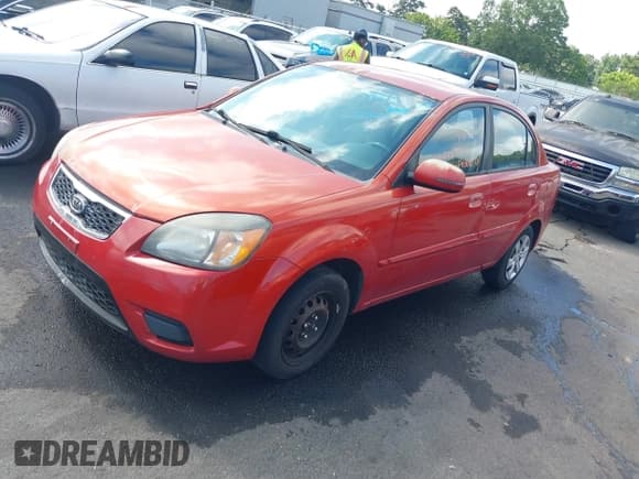 ✅ 2011 Kia Rio LX • VIN: KNADH4A37B6951982 • Lot: 42646572. Wystawiony na IAAI z przebiegiem 285 393 mil. Bezpłatny archiwum sprzedaży aukcyjnych z USA i szczegółowy raport historii pojazdu na DreamBid. Zdjęcie 2.