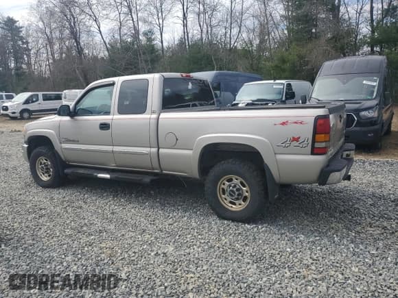 ✅ 2007 GMC Sierra 2500HD SLE1 • VIN: 1GTHK29D47E140323 • Лот: 52138625. Опубликован ранее на Copart с пробегом 122 914 миль. Бесплатный доступ к архиву аукционных продаж из США и подробный отчёт об истории автомобиля на DreamBid. Изображение 2.
