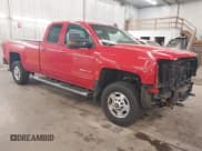 ✅ 2015 Chevrolet Silverado 2500HD LT • VIN: 1GC2KVEG0FZ527739 • Lot: 42731082. Wystawiony na IAAI z przebiegiem 301 898 mil. Bezpłatny archiwum sprzedaży aukcyjnych z USA i szczegółowy raport historii pojazdu na DreamBid. Zdjęcie 1.