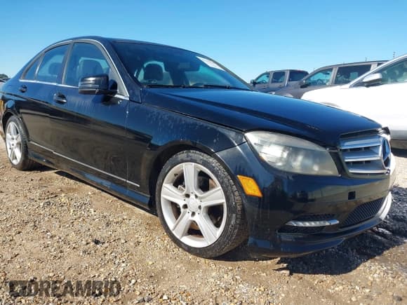 ✅ 2011 Mercedes-Benz C 300 Sport • VIN: WDDGF5EB8BR137146 • Lot: 43245986. Wystawiony na IAAI z przebiegiem 154 670 mil. Bezpłatny archiwum sprzedaży aukcyjnych z USA i szczegółowy raport historii pojazdu na DreamBid. Zdjęcie 1.
