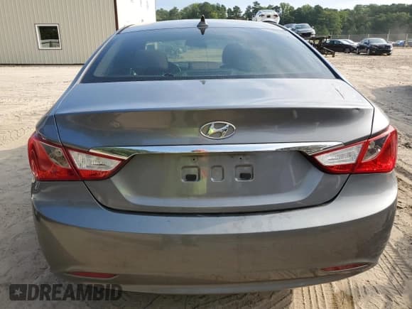 ✅ 2011 Hyundai Sonata GLS • VIN: 5NPEB4AC8BH281812 • Lot: 68816014. Listed on Copart with 180,936 mi. Free auction sales archive from the USA and detailed vehicle history report at DreamBid. Image 6.