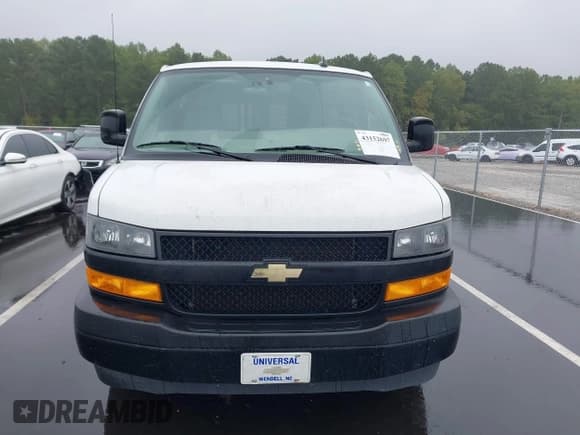 ✅ 2021 Chevrolet Express Cargo • VIN: 1GCWGAFP2M1183448 • Lot: 43152697. Wystawiony na IAAI z przebiegiem 111 878 mil. Bezpłatny archiwum sprzedaży aukcyjnych z USA i szczegółowy raport historii pojazdu na DreamBid. Zdjęcie 12.