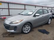 ✅ 2013 Mazda 3 i Touring • VIN: JM1BL1L75D1724314 • Лот: 43732104. Опубликован ранее на IAAI с пробегом 132 310 миль. Бесплатный доступ к архиву аукционных продаж из США и подробный отчёт об истории автомобиля на DreamBid. Изображение 2.