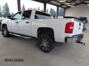 ✅ 2009 Chevrolet Silverado 1500 • VIN: 2GCFK135091126412 • Lot: 43780738. Wystawiony na IAAI z przebiegiem 136 801 mil. Bezpłatny archiwum sprzedaży aukcyjnych z USA i szczegółowy raport historii pojazdu na DreamBid. Zdjęcie 3.