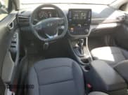 ✅ 2020 Hyundai Ioniq Blue • VIN: KMHC65LCXLU186394 • Lot: 56584615. Wystawiony na Copart z przebiegiem 64 626 mil. Bezpłatny archiwum sprzedaży aukcyjnych z USA i szczegółowy raport historii pojazdu na DreamBid. Zdjęcie 8.