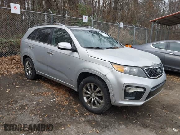 ✅ 2013 Kia Sorento SX • VIN: 5XYKWDA26DG381402 • Lot: 43934347. Listed on IAAI with 118,638 mi. Free auction sales archive from the USA and detailed vehicle history report at DreamBid. Image 1.