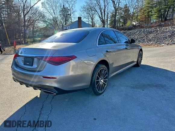 ✅ 2022 Mercedes-Benz S 580 • VIN: W1K6G7GB3NA071240 • Лот: 95244995. Опубликован ранее на Copart с пробегом 67 300 миль. Бесплатный доступ к архиву аукционных продаж из США и подробный отчёт об истории автомобиля на DreamBid. Изображение 3.