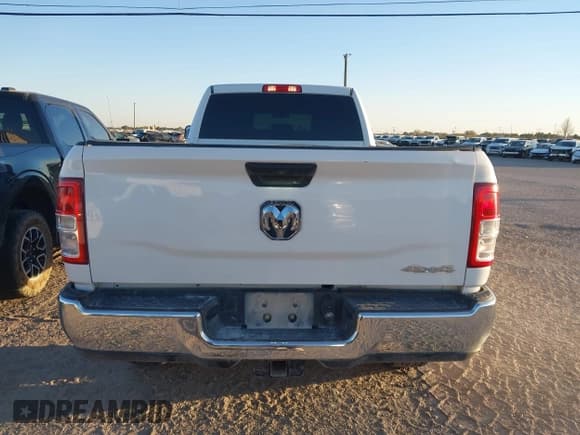 ✅ 2022 Ram 2500 Tradesman • VIN: 3C6UR5HJ2NG149795 • Lot: 43541356. Wystawiony na IAAI z przebiegiem 128 180 mil. Bezpłatny archiwum sprzedaży aukcyjnych z USA i szczegółowy raport historii pojazdu na DreamBid. Zdjęcie 16.