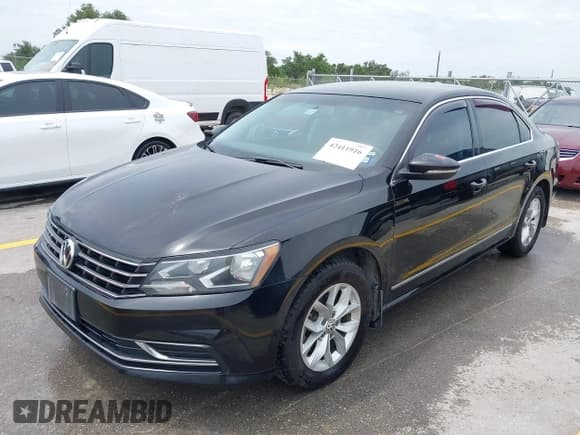 ✅ 2016 Volkswagen Passat S • VIN: 1VWAS7A39GC053513 • Лот: 42411916. Опубликован ранее на IAAI с пробегом 206 526 миль. Бесплатный доступ к архиву аукционных продаж из США и подробный отчёт об истории автомобиля на DreamBid. Изображение 17.