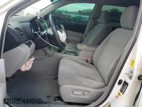 ✅ 2010 Toyota Highlander • VIN: 5TDZK3EHXAS001477 • Lot: 89700135. Listed on Copart with 108,813 mi. Free auction sales archive from the USA and detailed vehicle history report at DreamBid. Image 7.