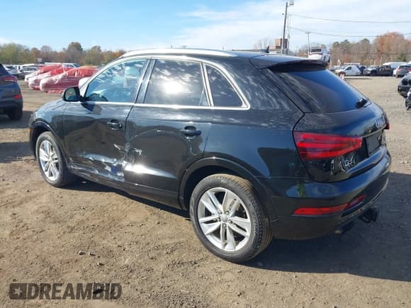 ✅ 2015 Audi Q3 Prestige • VIN: WA1GFCFS9FR004358 • Lot: 43604261. Listed on IAAI with 81,990 mi. Free auction sales archive from the USA and detailed vehicle history report at DreamBid. Image 17.