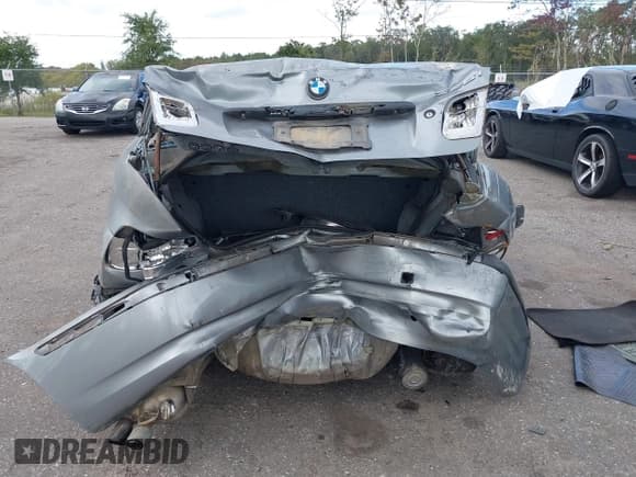 ✅ 2004 BMW 3 Series 325i • VIN: WBAAZ33474KP82444 • Lot: 40496074. Listed on IAAI with Not provided. Free auction sales archive from the USA and detailed vehicle history report at DreamBid. Image 16.