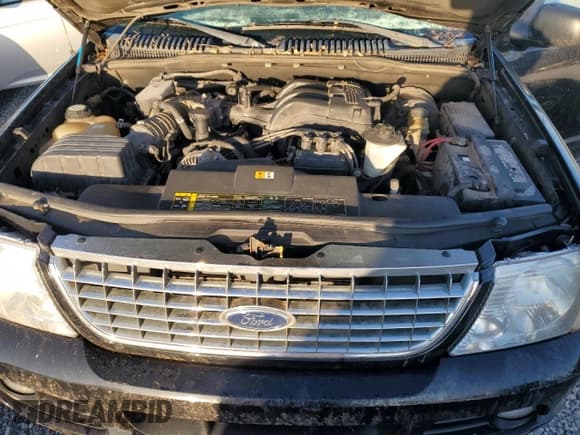 ✅ 2004 Ford Explorer • VIN: 1FMZU65K94UA64802 • Lot: 75083554. Wystawiony na Copart z przebiegiem Nie podano. Bezpłatny archiwum sprzedaży aukcyjnych z USA i szczegółowy raport historii pojazdu na DreamBid. Zdjęcie 11.