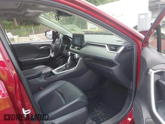 ✅ 2020 Toyota RAV4 XLE Premium • VIN: JTMA1RFV9LD062678 • Lot: 42664960. Wystawiony na IAAI z przebiegiem 94 005 mil. Bezpłatny archiwum sprzedaży aukcyjnych z USA i szczegółowy raport historii pojazdu na DreamBid. Zdjęcie 5.