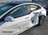 ✅ 2025 Tesla Model 3 Long Range • VIN: 5YJ3E1EA2SF933926 • Lot: 43537655. Wystawiony na IAAI z przebiegiem 6 306 mil. Bezpłatny archiwum sprzedaży aukcyjnych z USA i szczegółowy raport historii pojazdu na DreamBid. Zdjęcie 6.