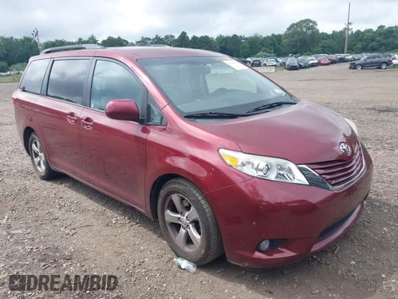 ✅ 2015 Toyota Sienna LE • VIN: 5TDKK3DC5FS597192 • Lot: 42708412. Listed on IAAI with 178,116 mi. Free auction sales archive from the USA and detailed vehicle history report at DreamBid. Image 1.