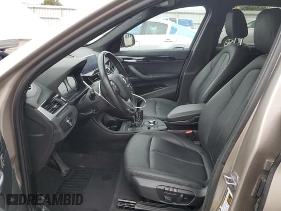 ✅ 2022 BMW X1 xDrive28i • VIN: WBXJG9C0XN5V03922 • Lot: 51248095. Wystawiony na Copart z przebiegiem 52 282 mil. Bezpłatny archiwum sprzedaży aukcyjnych z USA i szczegółowy raport historii pojazdu na DreamBid. Zdjęcie 7.