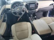 ✅ 2022 Chevrolet Traverse LS • VIN: 1GNERFKW5NJ136360 • Lot: 70977694. Wystawiony na Copart z przebiegiem 50 995 mil. Bezpłatny archiwum sprzedaży aukcyjnych z USA i szczegółowy raport historii pojazdu na DreamBid. Zdjęcie 8.