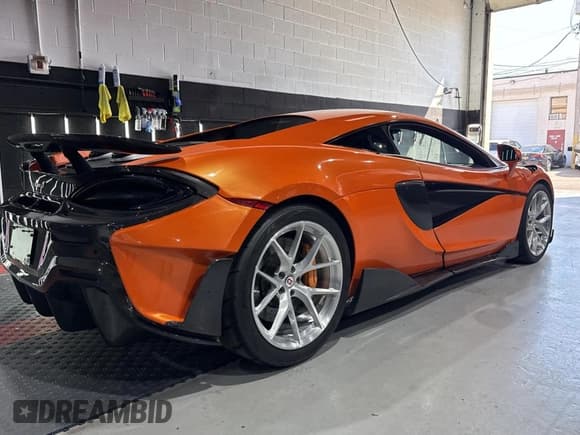 ✅ 2016 McLaren 570S • VIN: SBM13DAA8GW000904 • Лот: 81285395. Опубликован ранее на Copart с пробегом 33 092 миль. Бесплатный доступ к архиву аукционных продаж из США и подробный отчёт об истории автомобиля на DreamBid. Изображение 4.