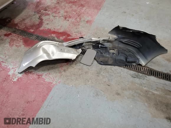 ✅ 2004 Toyota Camry LE • VIN: 4T1BE32K94U935330 • Лот: 93243575. Опубликован ранее на Copart с пробегом 183 127 миль. Бесплатный доступ к архиву аукционных продаж из США и подробный отчёт об истории автомобиля на DreamBid. Изображение 13.