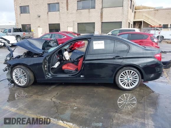 ✅ 2012 BMW 3 Series 328i • VIN: WBA3C1C58CF431394 • Lot: 43726335. Listed on IAAI with Not provided. Free auction sales archive from the USA and detailed vehicle history report at DreamBid. Image 14.