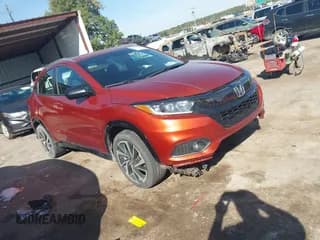 ✅ 2019 Honda HR-V Sport • VIN: 3CZRU5H17KM717477 • Lot: 43592358. Wystawiony na IAAI z przebiegiem 102 554 mil. Bezpłatny archiwum sprzedaży aukcyjnych z USA i szczegółowy raport historii pojazdu na DreamBid. Zdjęcie 1.