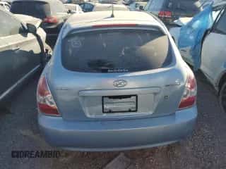 2008 Hyundai Accent GS z VIN KMHCM36C58U065754, wystawiony jako Copart lot #75110174 z przebiegiem 189 492 mil mil oraz Nie do naprawy • Non repairable. Historia ofert i sprzedaży dostępna na DreamBid. Obrazek 6.