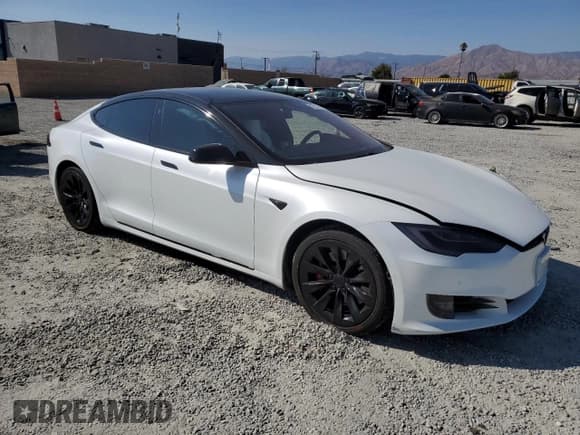 ✅ 2018 Tesla Model S 75D • VIN: 5YJSA1E48JF298016 • Lot: 80221345. Wystawiony na Copart z przebiegiem 80 402 mil. Bezpłatny archiwum sprzedaży aukcyjnych z USA i szczegółowy raport historii pojazdu na DreamBid. Zdjęcie 4.