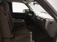 ✅ 2005 Chevrolet Silverado 2500HD LS • VIN: 1GCHK23U55F899336 • Lot: 41635266. Wystawiony na IAAI z przebiegiem 299 032 mil. Bezpłatny archiwum sprzedaży aukcyjnych z USA i szczegółowy raport historii pojazdu na DreamBid. Zdjęcie 5.