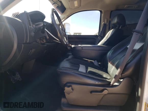 ✅ 2012 Chevrolet Silverado 2500HD LT • VIN: 1GC1KXE88CF114318 • Lot: 46735965. Wystawiony na Copart z przebiegiem 141 061 mil. Bezpłatny archiwum sprzedaży aukcyjnych z USA i szczegółowy raport historii pojazdu na DreamBid. Zdjęcie 7.