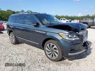 ✅ 2024 Lincoln Navigator Reserve • VIN: 5LMJJ2LG8REL05261 • Lot: 87093935. Wystawiony na Copart z przebiegiem 10 499 mil. Bezpłatny archiwum sprzedaży aukcyjnych z USA i szczegółowy raport historii pojazdu na DreamBid. Zdjęcie 4.