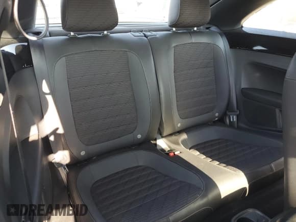 ✅ 2013 Volkswagen Beetle Turbo • VIN: 3VWVT7AT4DM686557 • Lot: 67603975. Wystawiony na Copart z przebiegiem 68 612 mil. Bezpłatny archiwum sprzedaży aukcyjnych z USA i szczegółowy raport historii pojazdu na DreamBid. Zdjęcie 10.