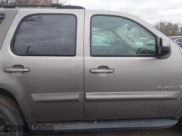 ✅ 2007 GMC Yukon SLT • VIN: 1GKFK13077R223457 • Lot: 43755761. Wystawiony na IAAI z przebiegiem Nie podano. Bezpłatny archiwum sprzedaży aukcyjnych z USA i szczegółowy raport historii pojazdu na DreamBid. Zdjęcie 13.