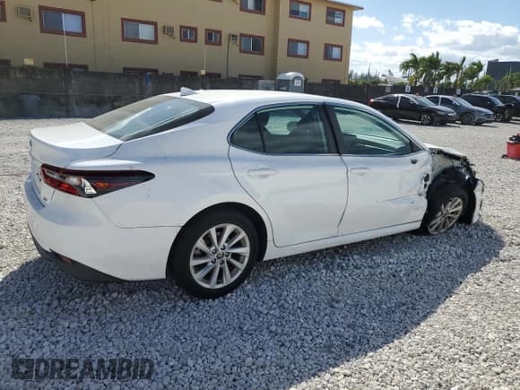 ✅ 2022 Toyota Camry LE • VIN: 4T1C11AK9NU680525 • Lot: 90269995. Wystawiony na Copart z przebiegiem 14 336 mil. Bezpłatny archiwum sprzedaży aukcyjnych z USA i szczegółowy raport historii pojazdu na DreamBid. Zdjęcie 3.