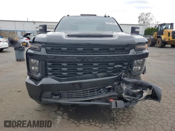 ✅ 2023 Chevrolet Silverado 2500HD Custom • VIN: 2GC4YME78P1729269 • Lot: 69827895. Wystawiony na Copart z przebiegiem 74 415 mil. Bezpłatny archiwum sprzedaży aukcyjnych z USA i szczegółowy raport historii pojazdu na DreamBid. Zdjęcie 5.
