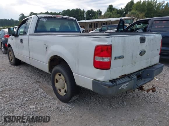✅ 2005 Ford F-150 XL • VIN: 1FTRF12WX5NA44353 • Lot: 43196327. Wystawiony na IAAI z przebiegiem 246 776 mil. Bezpłatny archiwum sprzedaży aukcyjnych z USA i szczegółowy raport historii pojazdu na DreamBid. Zdjęcie 3.
