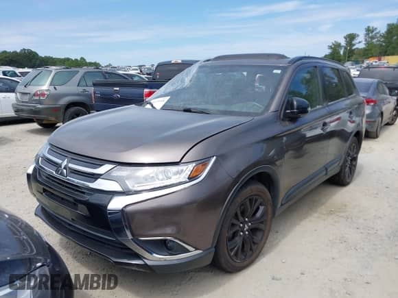 2018 Mitsubishi Outlander SE with VIN JA4AD3A38JZ018658, listed as a IAAI auction lot 43073998 with 118,207 mi miles and . Bid and sale history available at DreamBid. Image 17.